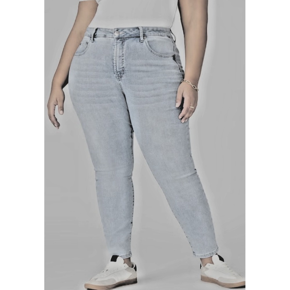 NEW Eloquii The Morgan Super Stretch Skinny Leg Jean Light Gray/Blue Denim Wash